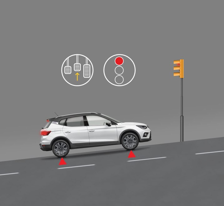 SEAT Arona - Car holding still on an incline