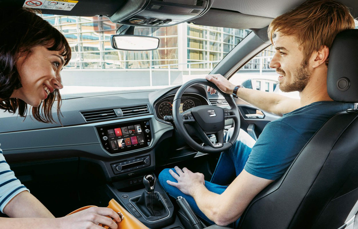 SEAT Ibiza - Front interior of the car