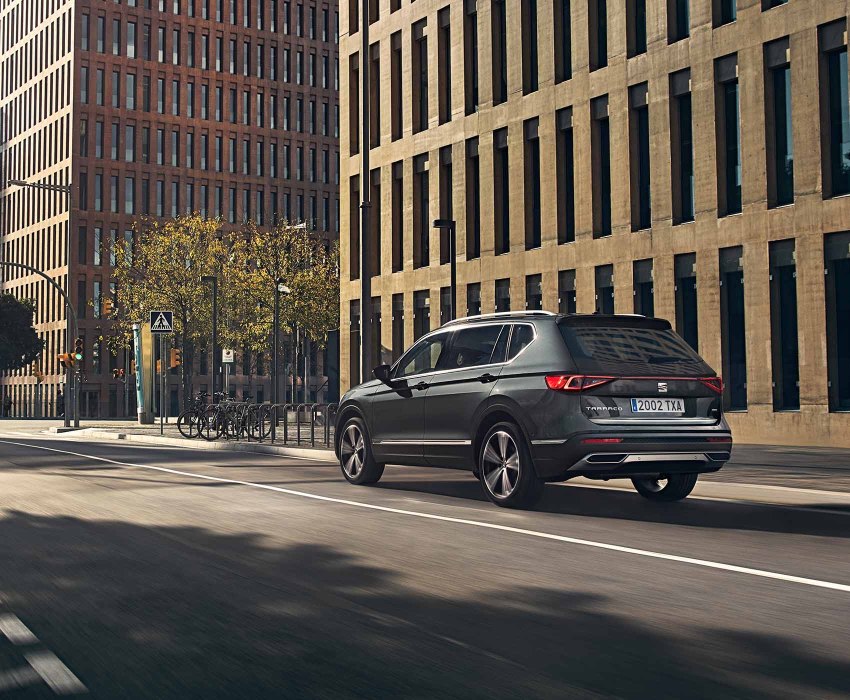 SEAT Tarraco SUV 7 seater design outdoor side beauty shot